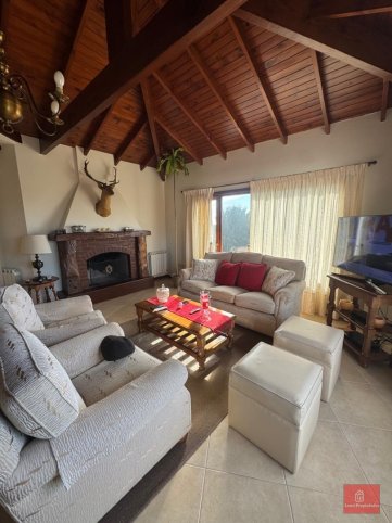 CASA EN EL COUNTRY DE LAS SIERRAS