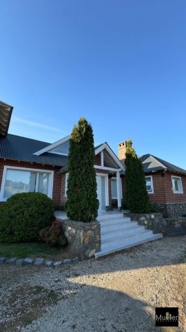 Casa en Venta Calle Linstown, 428m², 5 dormitorios, 4 baños, 4 cocheras