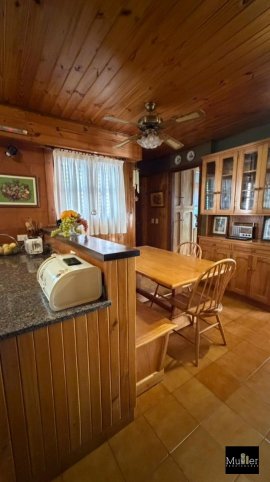 Casa 4 dorm, 292m² en lote de 1800m² con cochera — Fernandez de la Cruz