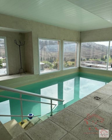 Casa 3 dorm, 327m² con pileta y quincho — Valle Country Altos de Tandil