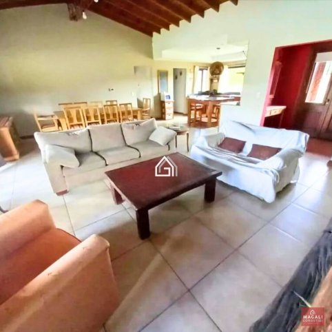 Casa 3 dorm, 380m² con pileta y cochera — El Paraíso