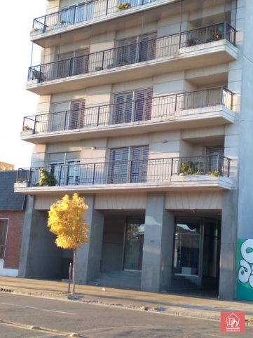 Depto 4 dorm, 3 baños, cochera — España 641