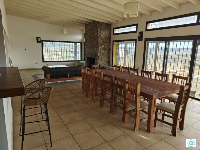 Quinta 3 dorm, 250m² con piscina y amplio terreno