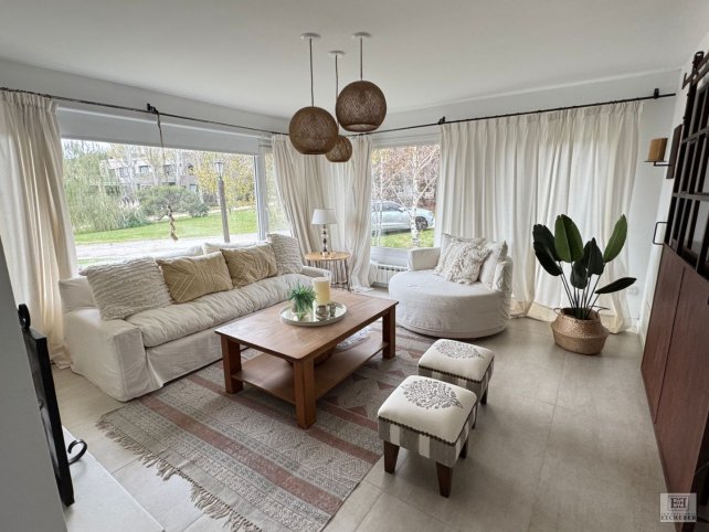 Casa 3 dorm, 205m² con jardín y pileta — Country Sierras de Tandil
