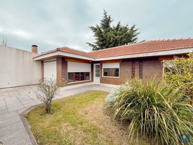 Casa 4 dorm, 397m² en zona semicentro con garage