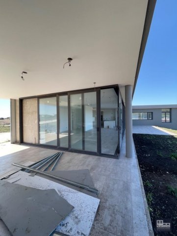 Casa a estrenar 3 dorm, 300m² en Country El Valle de Tandil