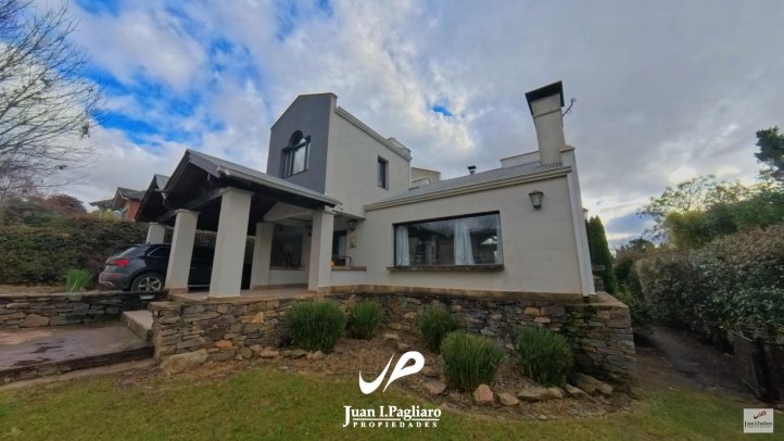 Casa 3 dorm, 251m² en Country Sierras de Tandil con garage