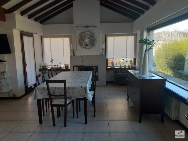 Casa 3 dorm, 251m² en Country Sierras de Tandil con garage