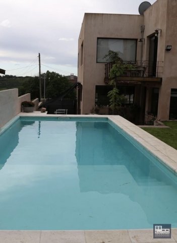 Casa 3 dorm, 280m² con pileta y quincho — Fuente de los Vascos