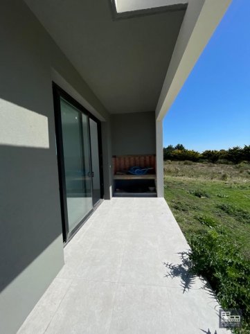 Casa 3 dorm, 300m² a estrenar en Valle de Tandil