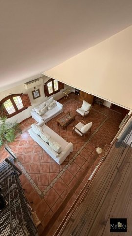 Casa 4 dorm, 3 baños, con pileta y garage — Linstow