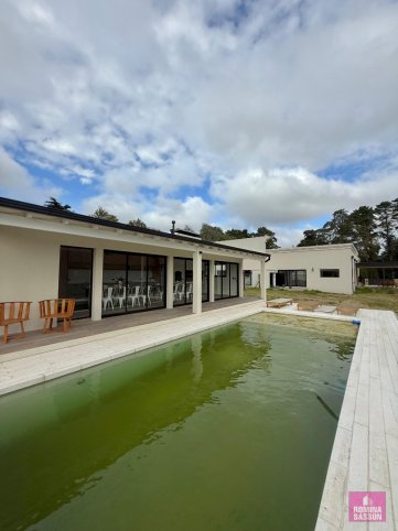 Casa 3 dorm, 240m² con quincho y pileta climatizada — Los Ceibos