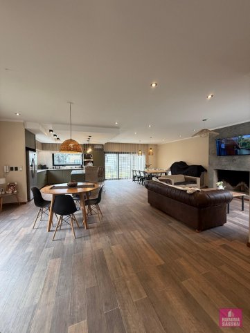 Casa 3 dorm, 240m² con quincho y pileta climatizada — Los Ceibos