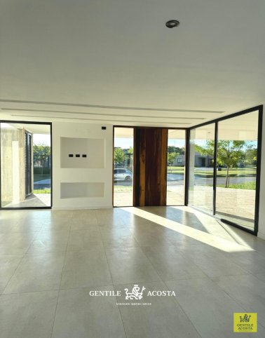 Casa en Barrio Rumenco Joven, 227m², 4 dorm, 3 baños, con garage