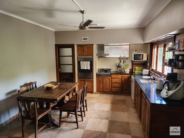 Casa 5 dorm, 320m² con pileta y garage — Av. Avellaneda