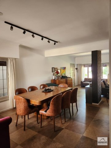 Casa 5 dorm, 320m² con pileta y garage — Av. Avellaneda