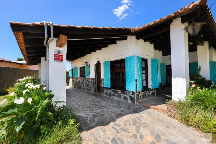 Casa 4 dorm, 236m² en dos lotes — Lopez de Osornio