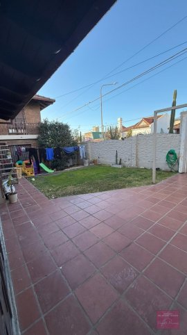 Casa 4 dorm, 250m² en Barrio Cerrito con garage