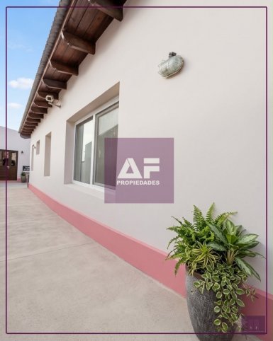 Casa 3 dorm, 3 baños, 10x65m² — Lamadrid y López de Osornio