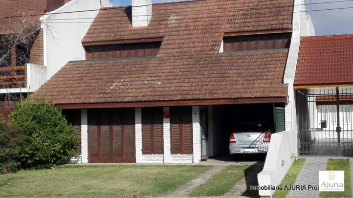 Casa 4 dorm, 255m² con cochera — Monseñor De Andrea
