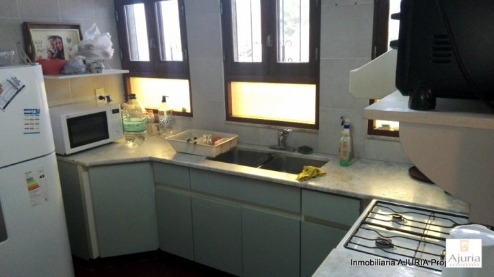 Casa 4 dorm, 255m² con cochera — Monseñor De Andrea