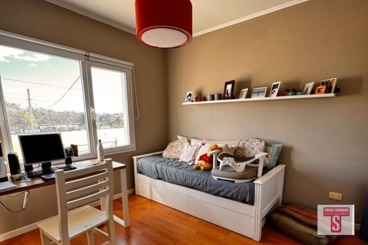 Casa 3 dorm con pileta y garage — C. Juan XXIII