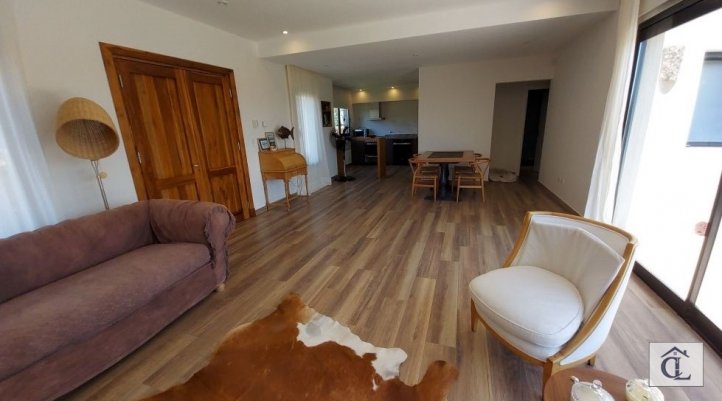 Casa 3 dorm, 202m² con garage — Zona Uncas