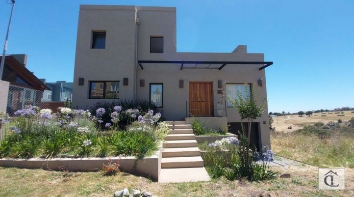 Casa 3 dorm, 202m² con garage — Zona Uncas