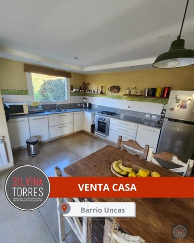Casa 3 dorm, 3 baños con balcón y patio — Uncas