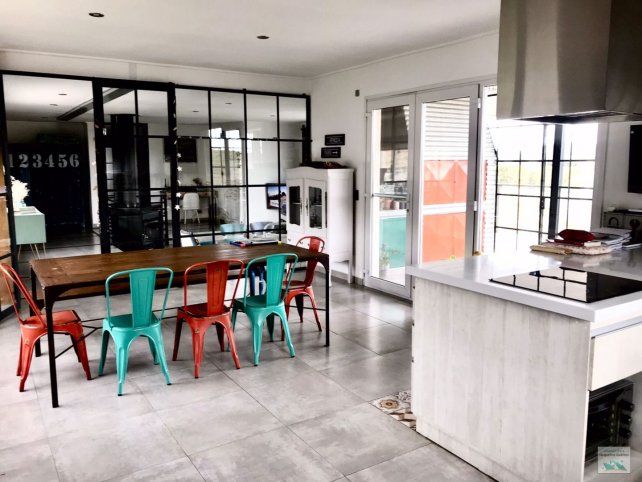 Casa 3 dorm, 340m² en El Granito con garage y piscina