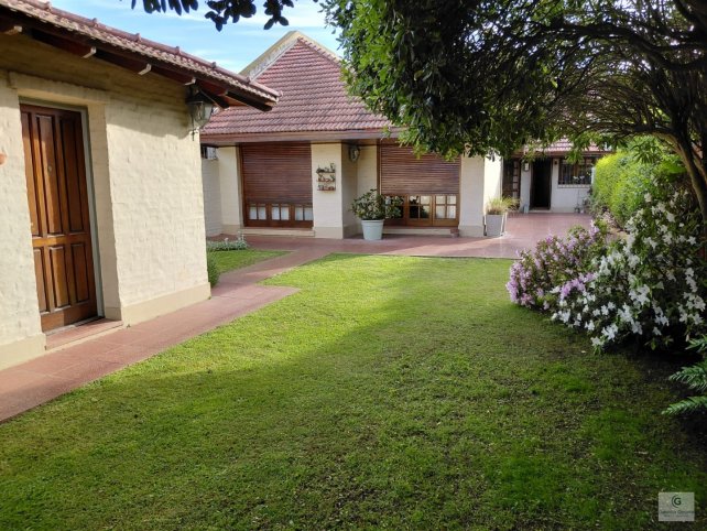Casa 3 dorm, 95m² con garage — Santamarina