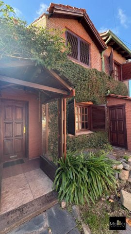 Casa 5 dorm, 4 baños — Libertad y Alvear
