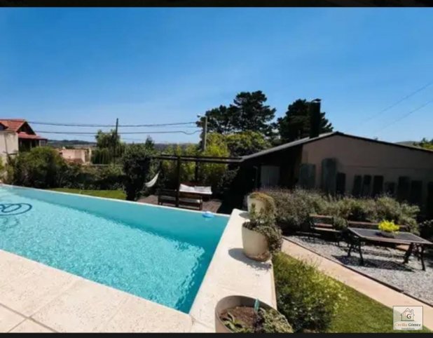 Casa 4 dorm, 260m² con piscina — Paso de los Andes