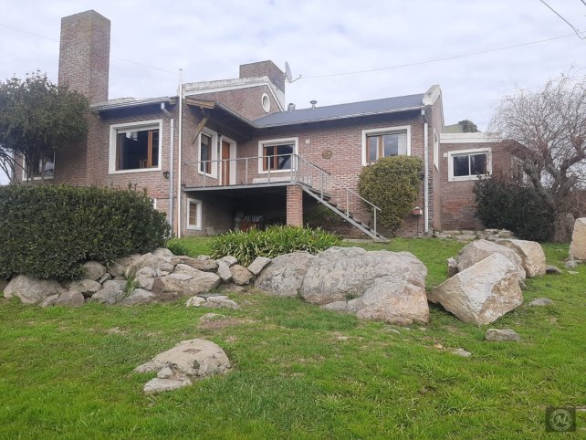 Casa 2 dorm, 150m² con pileta y garage — Quinquela Martin