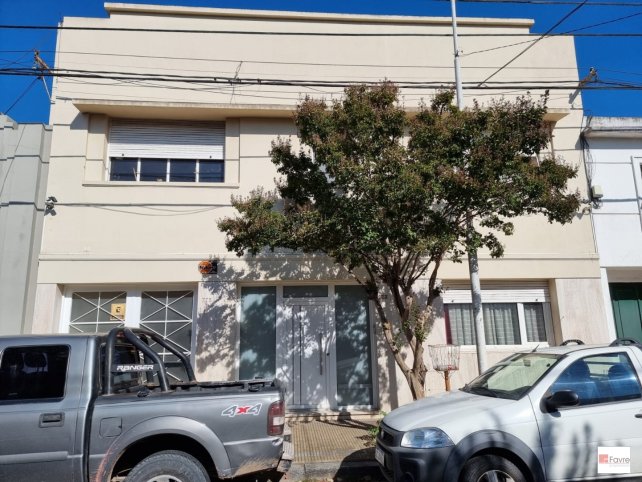 Casa 6 dorm, 300m² en excelente estado — Garibaldi