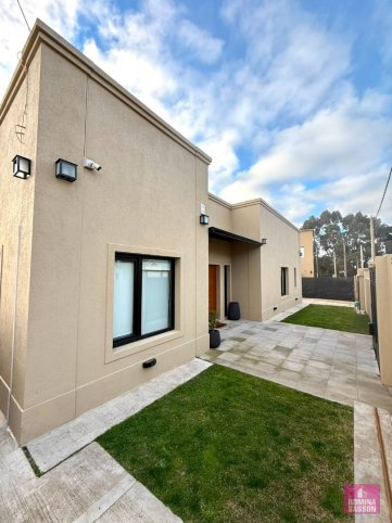 Casa en Solares del Golf, 4 dorm, 230m² con pileta y quincho