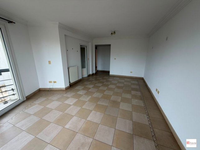 Depto 2 dorm, 80m² en 3° piso con cochera — frente a plaza Independencia