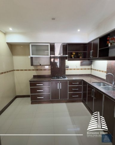 Casa 3 dorm, 200m² con pileta y garage — Sarmiento