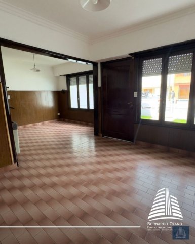 Casa 3 dorm, 200m² con pileta y garage — Sarmiento
