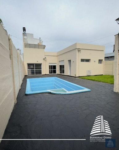 Casa 3 dorm, 200m² con pileta y garage — Sarmiento