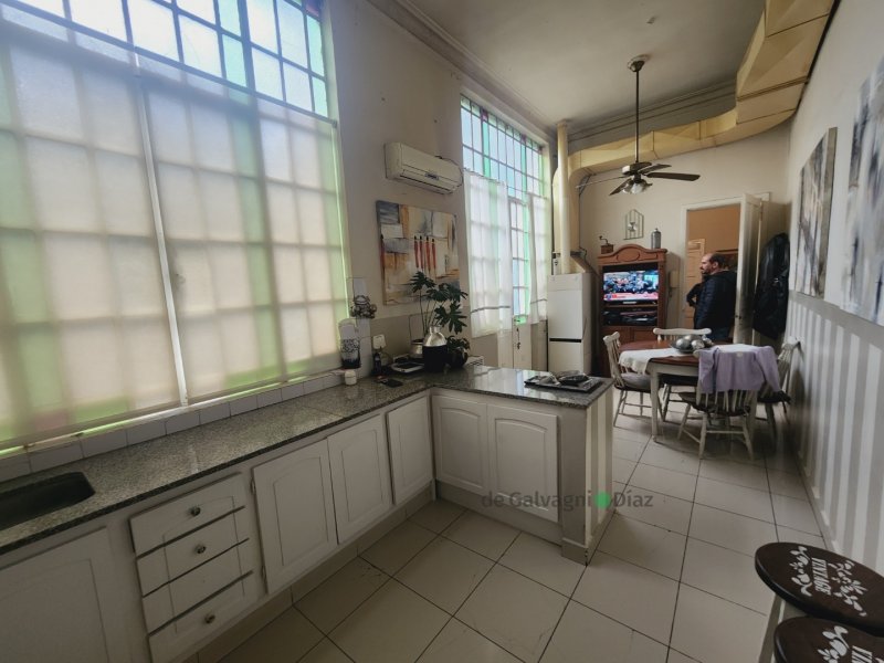 Casa centrica 3 dorm, 183m² con garage — Chacabuco 242