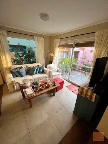 Casa en Venta 4 dorm, 3 baños, con pileta y cochera — Pasaje 1ro de Mayo