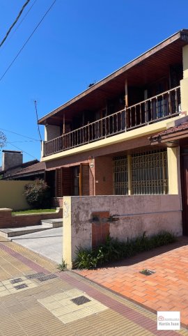 Casa en venta en Pinto 1400, 320m², 4 dormitorios, 2 baños