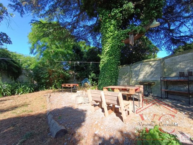 Casa 3 dorm, 250m² con garage y amplio jardín — Ituzaingo