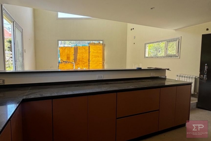 Casa a estrenar 4 dorm, 168m² con cochera — Zona Dique