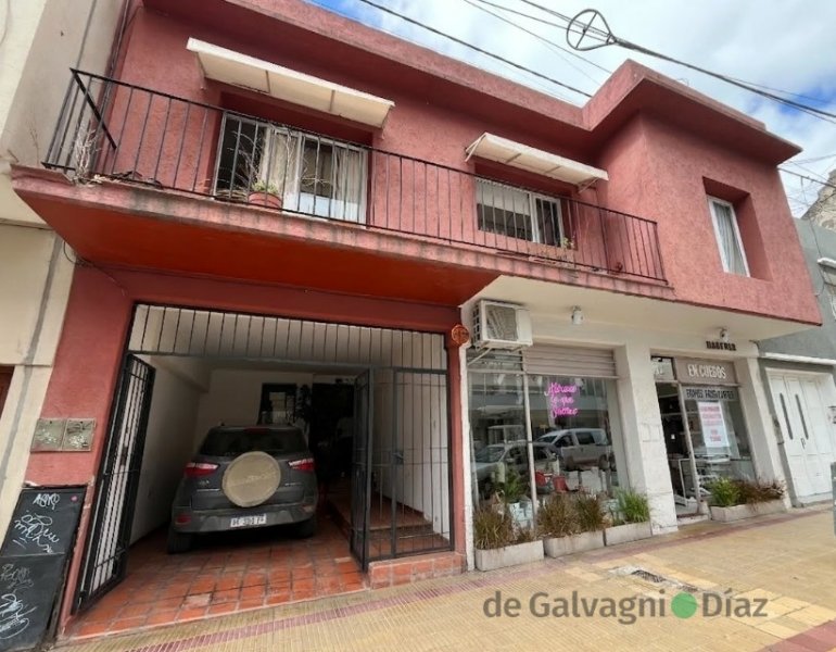 Casa 2 dorm, 170m² con garage en pleno centro
