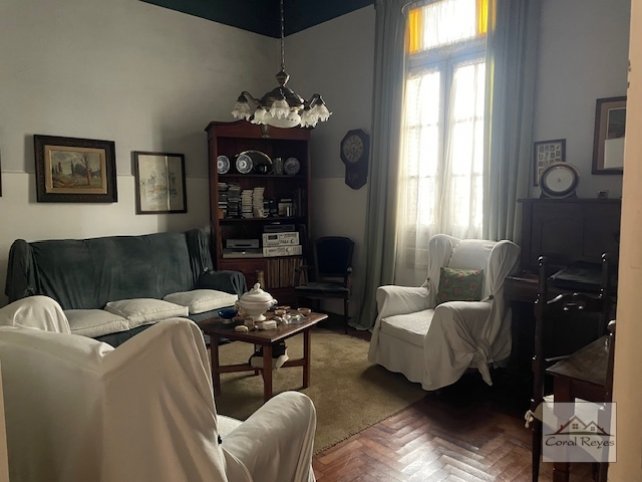 Casa 3 dorm, 268m² con piscina — Montevideo