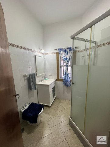 Casa 4 dorm, 340m² en Zona Bolivar con cochera