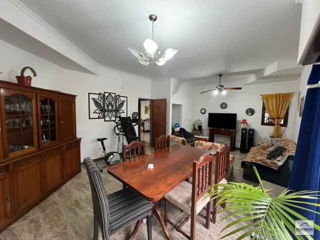 Casa 4 dorm, 340m² en Zona Bolivar con cochera