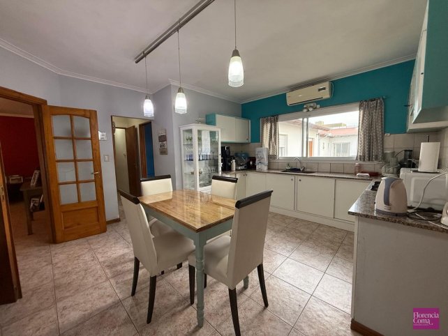 Casa 2 dorm, 210m² con pileta y garage — Liniers 600